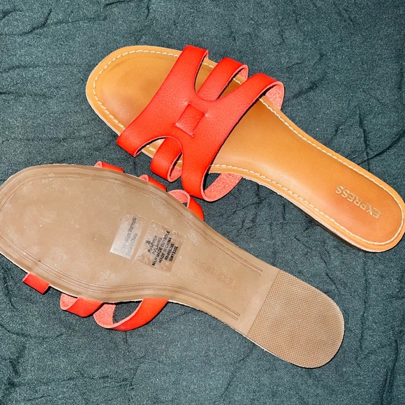 EXPRESS SIZE 9 FLATS - Picture 2 of 2